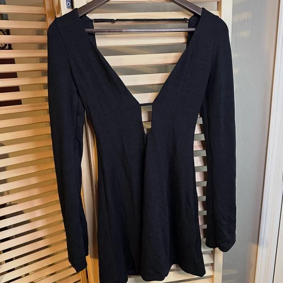 Brand New Oh Polly Long Sleeve Black V-Neck Women's Dress XS - Picture 1 of 4